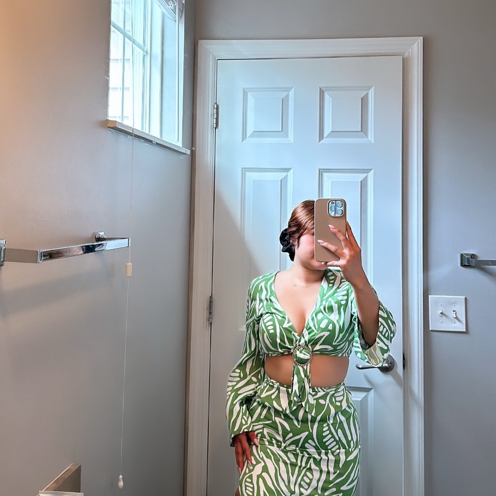 House of Harlow 1960 Green Patterned Midi Skirt